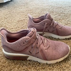 Nike tennis shoes for women